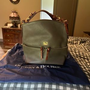 Dooney & Bourke Medium Dillen Pocket Sac in elephant